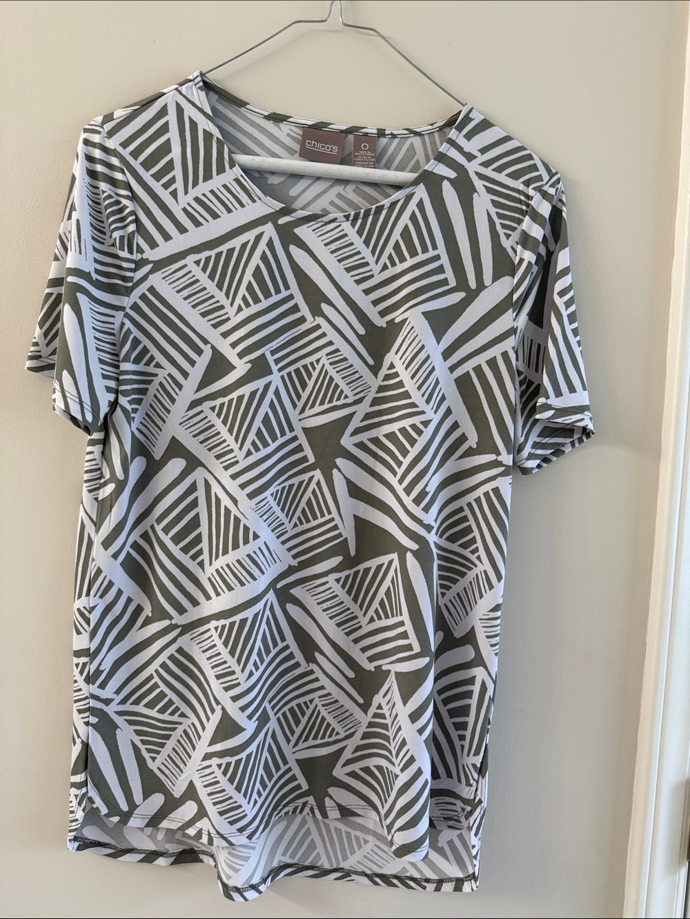 Chico's Gray & White Abstract Geometric Short Sleeve Tee